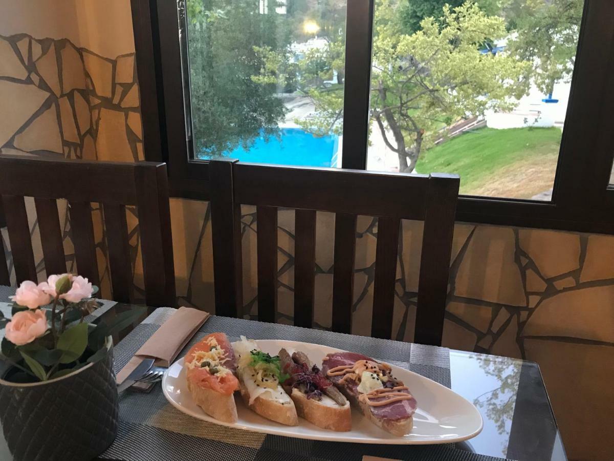 Hotel Rural & Restaurante Las Camaretas Cortes de la Frontera Dış mekan fotoğraf